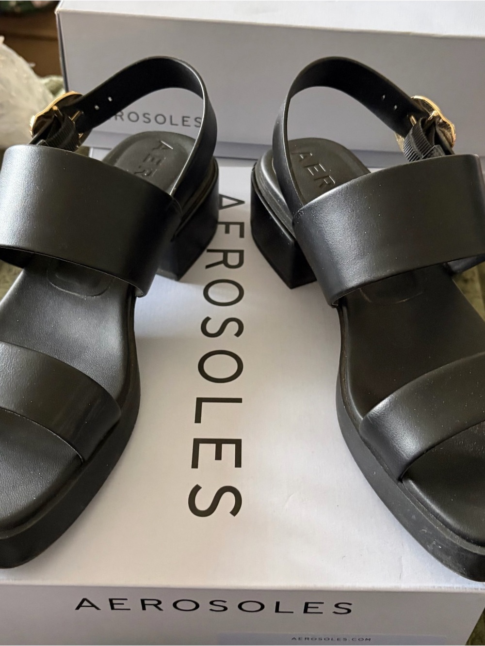 AEROSOLES Black Strappy Block Heel Sandals size 9 man made material